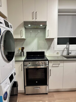 Private kitchen - Cozy 2 Bedroom & 1 Bathroom Suite with Sofa Bed in the Living Room (Burnaby)