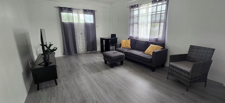 Smart TV, books. Amiah's Residence - Spacious apartment near everything needed for you stay