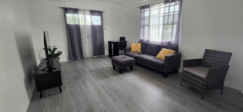 Amiah's Residence - Spacious apartment near everything needed for you stay 