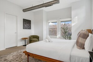 3 habitaciones, escritorio, tabla de planchar con plancha y wifi gratis 