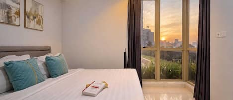 Apartment, 3 Bedrooms, City View | Desk, iron/ironing board, free WiFi