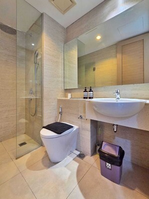 Apartment, 3 Bedrooms, City View | Bathroom | Shower, free toiletries, hair dryer, towels - Teras By SanLiving - 3BR - Hublife Mall (Jakarta)
