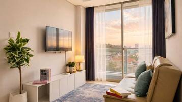 Apartemen, 3 kamar tidur, pemandangan kota | Area keluarga | Smart TV 43-inci dengan saluran TV kabel
