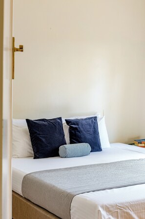 Room - Cloverly House CBD Late Checkout (Bathurst)
