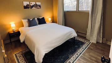 2 bedrooms, travel crib, free WiFi, bed sheets
