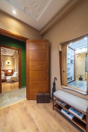 4 bedrooms, iron/ironing board, WiFi, bed sheets - Luxury 4-Bedroom Villa in Marrakech with Pool, Garden & Refined Suites (Marrakech)