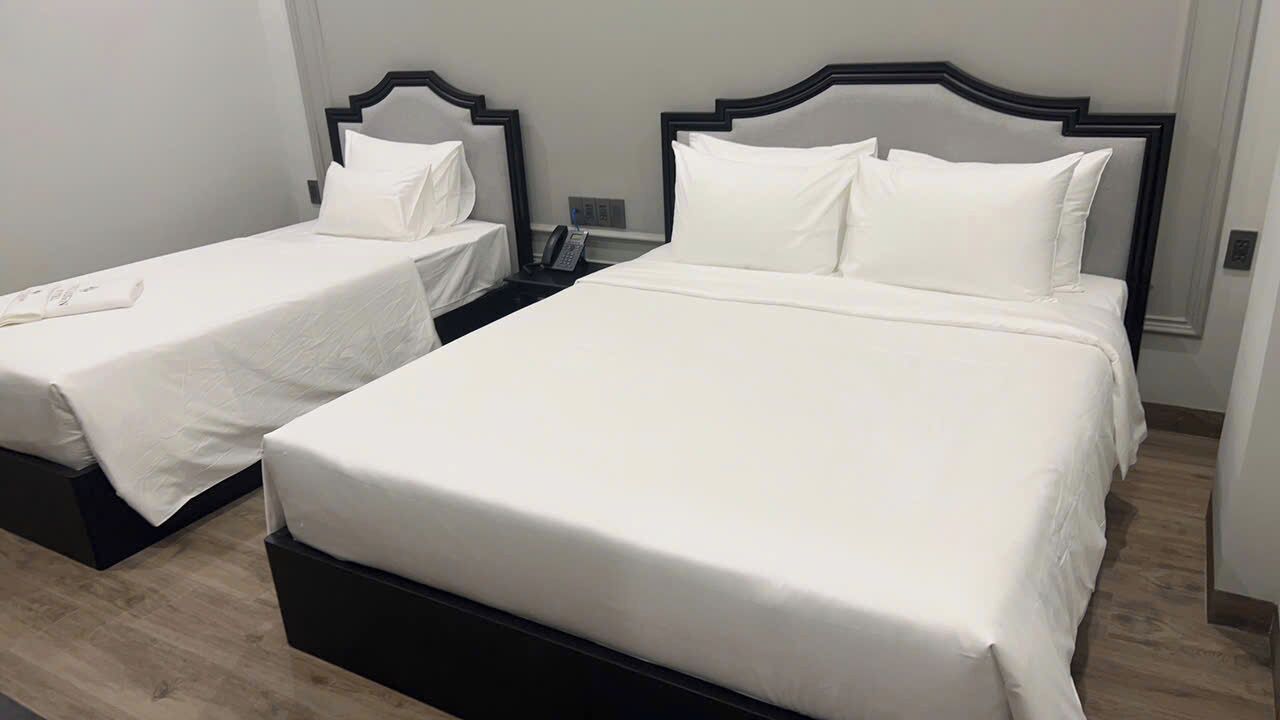 Kolmen hengen perhehuone