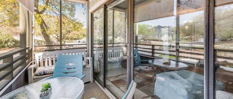 屋外ダイニングエリア