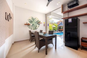 Interior - Cove Riendu Guesthouse (Canggu)