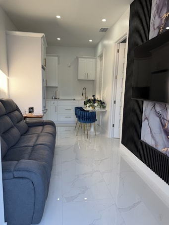 Living area. Cozy 1-bedroom apartment in lovely Lehigh Acres with AC