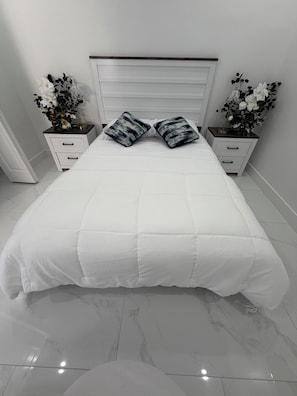 1 bedroom, iron/ironing board, WiFi, bed sheets - Cozy 1-bedroom apartment in lovely Lehigh Acres with AC (Lehigh Acres)