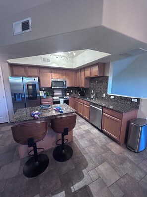 Paper towels - Charming 2-bed, 3-bath en suite Tempe townhouse , across from the Cubs Stadium (Tempe)