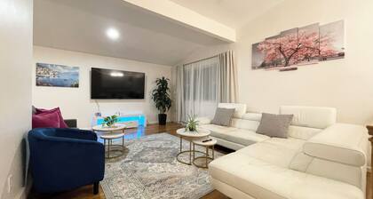 Beautiful Spacious 5 bedrooms Retreat • Free Parking • Pet Welcome • Near Boston