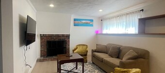 Beautiful,Spacious 4BR Home Free Parking in North Framingham Easy Access boston.