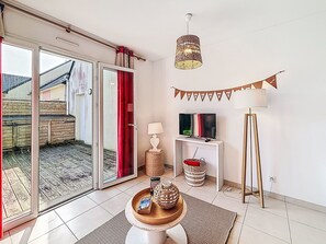 TV - Maison Kerlosquet by Interhome (Erdeven)