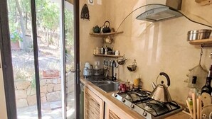 Kühlschrank, Ofen, Geschirrspüler, Kochgeschirr/Geschirr/Besteck