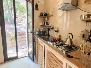 Fridge, oven, dishwasher, cookware/dishes/utensils - Nel Bosco by Interhome (Porto San Paolo)