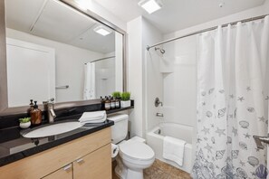 Bathroom - Cozy 1BR in Marina del Rey with Pool, Gym & Free Parking (Marina del Rey)