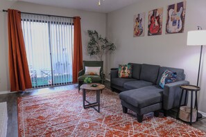 Smart TV, fireplace, music library, stereo