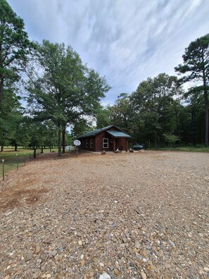 Exterior - Tranquility, Cozy country 1-bedroom 1 bath cabin (Ringold)