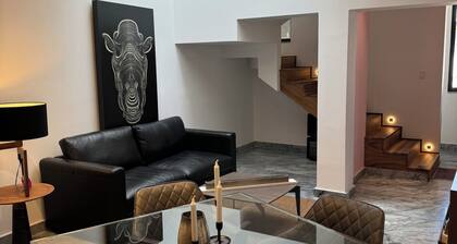 Cozy 1 bedroom, 2 full bathrooms, sofa Beth in living room, full security.