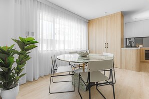 Two Bedrooms Ocean View Apartment | 房內用餐