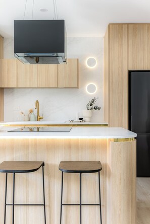 Three Bedrooms Premium Apartment | Private kitchen | Fridge, microwave, dishwasher, espresso maker - Medusa Bondi (Bondi)