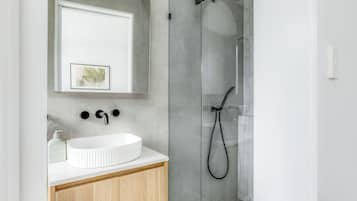 One Bedroom Deluxe Apartment | Bilik Mandi | Pancuran mandi, hulu semburan hidrourut