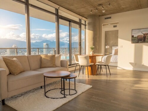 Luxury Condo | 2 Bed | Pool | Gym | Views | Parking | Steps to DT Dining
