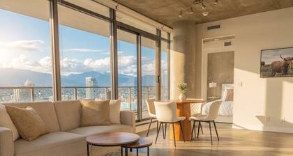 Luxury Condo | 2 Bed | Pool | Gym | Views | Parking | Steps to DT Dining