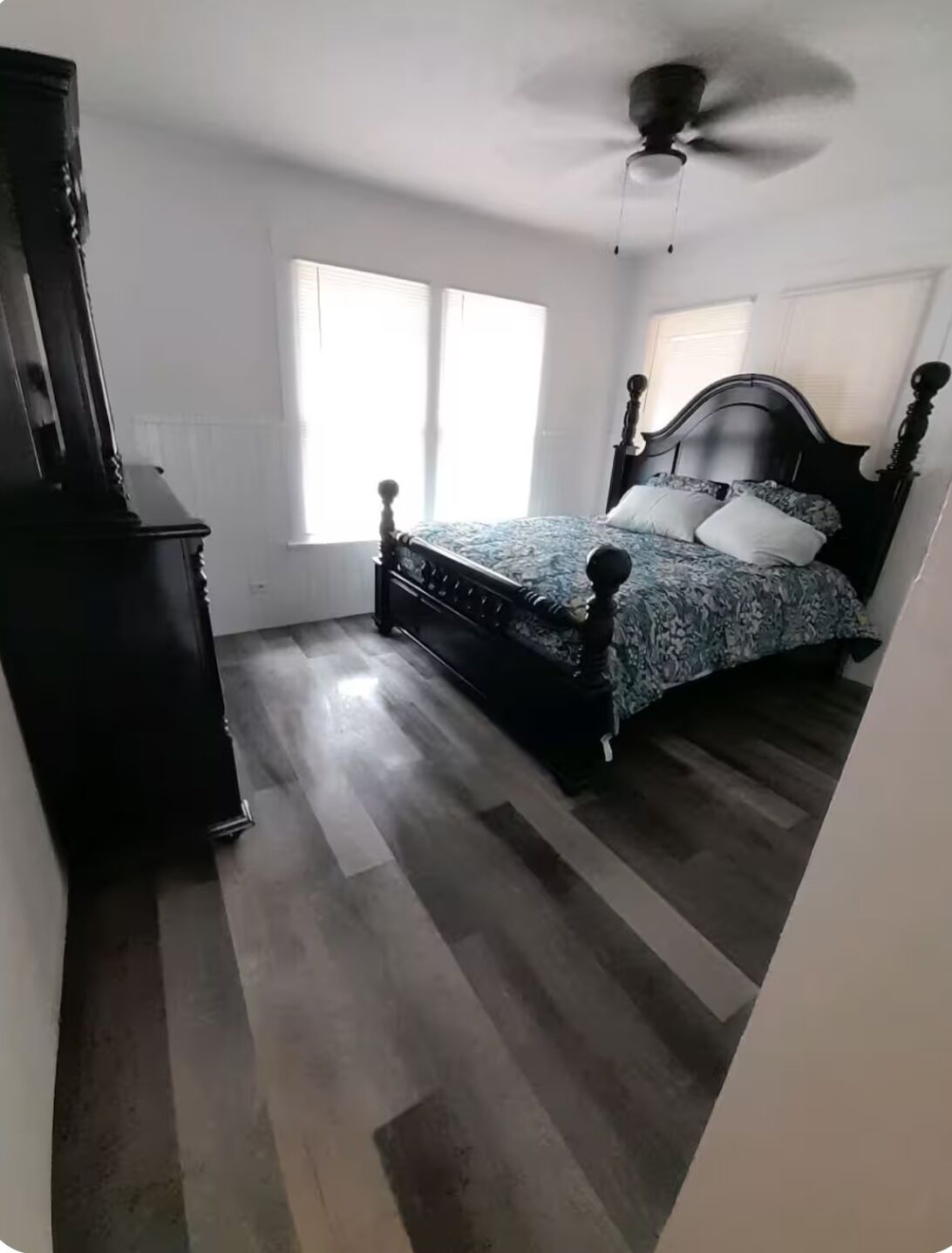 3 chambres, fer et planche à repasser, Wi-Fi, draps fournis
