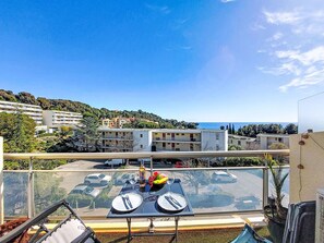 Outdoor dining - Le Fidji by Interhome (La Ciotat)
