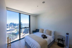 2 bedrooms, iron/ironing board, WiFi, bed sheets - Puddings Home Sea View Southern Cross Pool Gym (Melbourne)