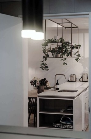 Fridge, microwave, oven, stovetop - Puddings Home Brunswick Apartment (Brunswick East)