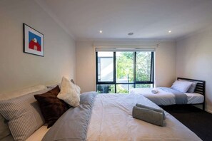 Ferros/tábuas de passar roupa, Wi-Fi, roupa de cama