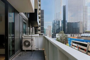 Property grounds - 5 Min to Crown & NGV | Stylish 2BR | City View (Southbank)