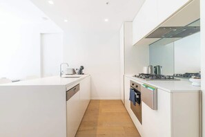 Fridge, microwave, oven, stovetop - Melbourne Southbank FreeCarPark & Amazing Pool (Southbank)
