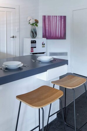 Dining - Puddings Home Parkville Park 1B next to Monash Unimelb melbzoo (Parkville)
