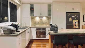 Coffee/tea maker, fridge, microwave, oven