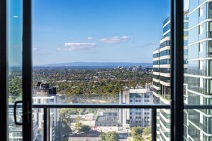 Interior - Puddings Home Box Hill Stylish 2BR Mountain View Gym (Box Hill)
