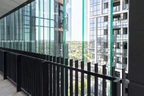 Interior - Puddings Home Box Hill Stylish 2BR Mountain View Gym (Box Hill)