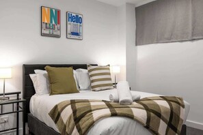 2 bedrooms, iron/ironing board, WiFi, bed sheets - Puddings Home Box Hill Stylish 2BR Mountain View Gym (Box Hill)