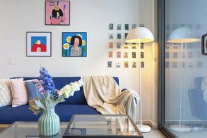 TV, fireplace - Puddings Home Designer City Views & Balcony (Melbourne)