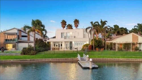 Puddings Home: mooring and waterfront getaway