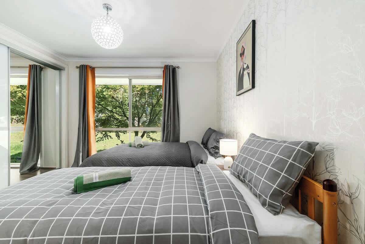 4 bedrooms, iron/ironing board, WiFi, bed sheets