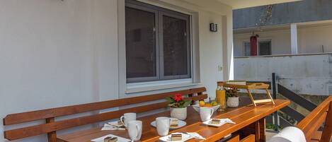 Family House, Multiple Bedrooms (Susi's Holiday Home) | Outdoor dining