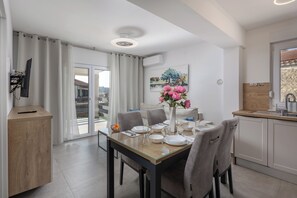 Family House, Multiple Bedrooms (Susi's Holiday Home) | Dining - Susi's Holiday Home (Medulin)