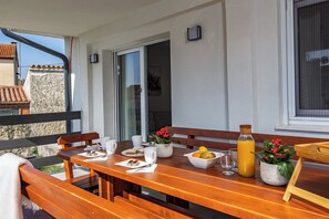 Outdoor dining - Susi's Holiday Home (Medulin)