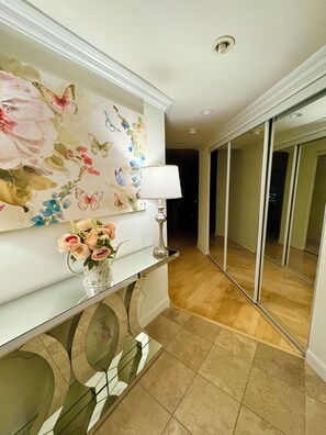 Interior - The Rosé Suite - In the Heart Of The City (Toronto)