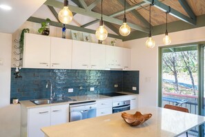 Fridge, microwave, oven, stovetop - Gone Surfing - Unit 15 at Point Lookout Beach Resort (Point Lookout)